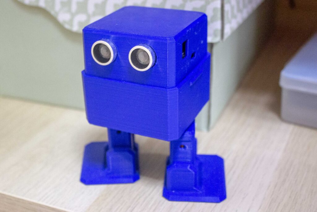 Aula_Neuronea_Formacion_Robot_Azul.jpg